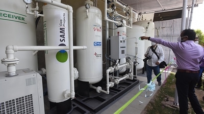 Currently, 31 pressure swing adsorption plants are fully functional in Delhi, and 57 more are expected to be operational next month (Raj K Raj/Hindustan Times) Currently, 31 pressure swing adsorption plants are fully functional in Delhi, and 57 more are expected to be operational next month (Raj K Raj/Hindustan Times)