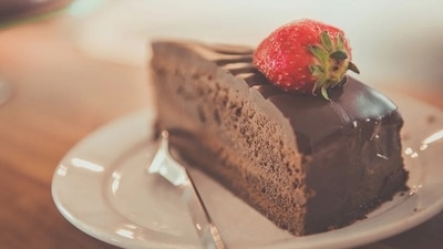 Limit the intake of saturated fat and transfat food such as bakery products, cakes, pastries, packaged foods, fried items, red meat, ghee, butter, dalda and margarine. Also restrict intake of egg yolk, shellfish which are high in cholesterol. (Pixabay) Limit the intake of saturated fat and transfat food such as bakery products, cakes, pastries, packaged foods, fried items, red meat, ghee, butter, dalda and margarine. Also restrict intake of egg yolk, shellfish which are high in cholesterol. (Pixabay)