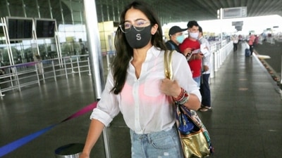 Sara Ali Khan was snapped at the Mumbai airport. (Varinder Chawla) Sara Ali Khan was snapped at the Mumbai airport. (Varinder Chawla)