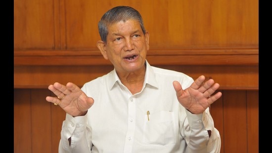 MR TROUBLESHOOTER: AICC general secretary and Punjab affairs in-charge Harish Rawat says while Capt Amarinder Singh has experience, Navjot Singh Sidhu has style. My role is very critical in creating a bond between the two, he adds. (Keshav Singh/HT) MR TROUBLESHOOTER: AICC general secretary and Punjab affairs in-charge Harish Rawat says while Capt Amarinder Singh has experience, Navjot Singh Sidhu has style. My role is very critical in creating a bond between the two, he adds. (Keshav Singh/HT)