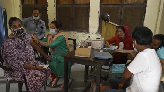 On Thursday, 20, 297 doses were administered at 91 Covid-19 vaccination centres. (Parveen Kumar/HT Photo)