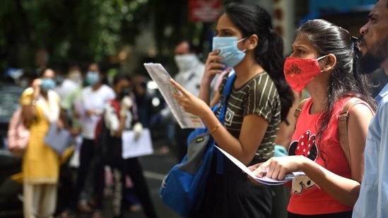 Presenting the department’s policy note, health minister M Subramanian, said a Committee of Secretaries headed by the chief secretary Irai Anbu has suggested promulgating an Act indicating the need for elimination of NEET in medical education. (HT file)