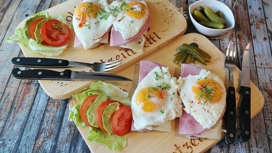 Eggs: It is a must for women to have eggs in their daily diet. Being rich in protein and calcium make them a perfect food for women. Eggs not only provide energy to function efficiently all day, but also aid in losing weight, strengthening bones and make the hair healthy.(Pixabay)