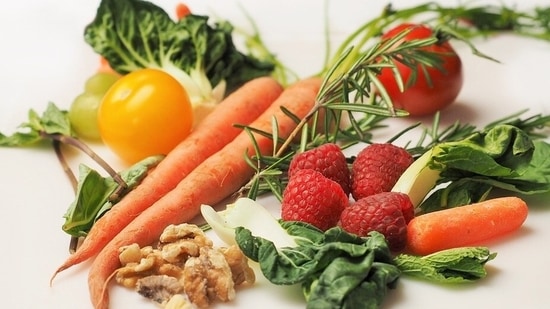 High-fibre foods are a must in our diet. Go for whole grain foods, fruits, vegetables, and legumes (beans). Oats, barley, brown rice, millets should be included in your diet for overall health.(Pixabay)