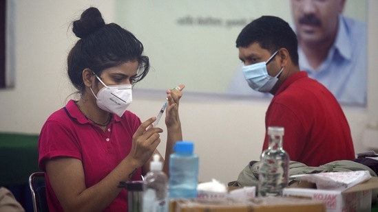 A healthcare worker prepares a dose of Covid-19 vaccine, at a government school in New Delhi on Thursday.(Raj K Raj/HT Photo) A healthcare worker prepares a dose of Covid-19 vaccine, at a government school in New Delhi on Thursday.(Raj K Raj/HT Photo)