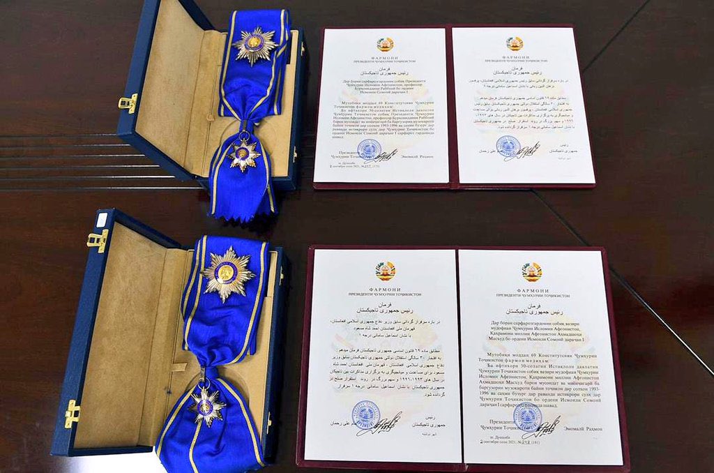 A Ordem de Ismoili Somoni assinada pelo Presidente do Tajiquistão Emomali Rahmon