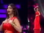 Shilpa Shetty and Raveena Tandon dance to Chura Ke Dil Mera. Shilpa Shetty and Raveena Tandon dance to Chura Ke Dil Mera.