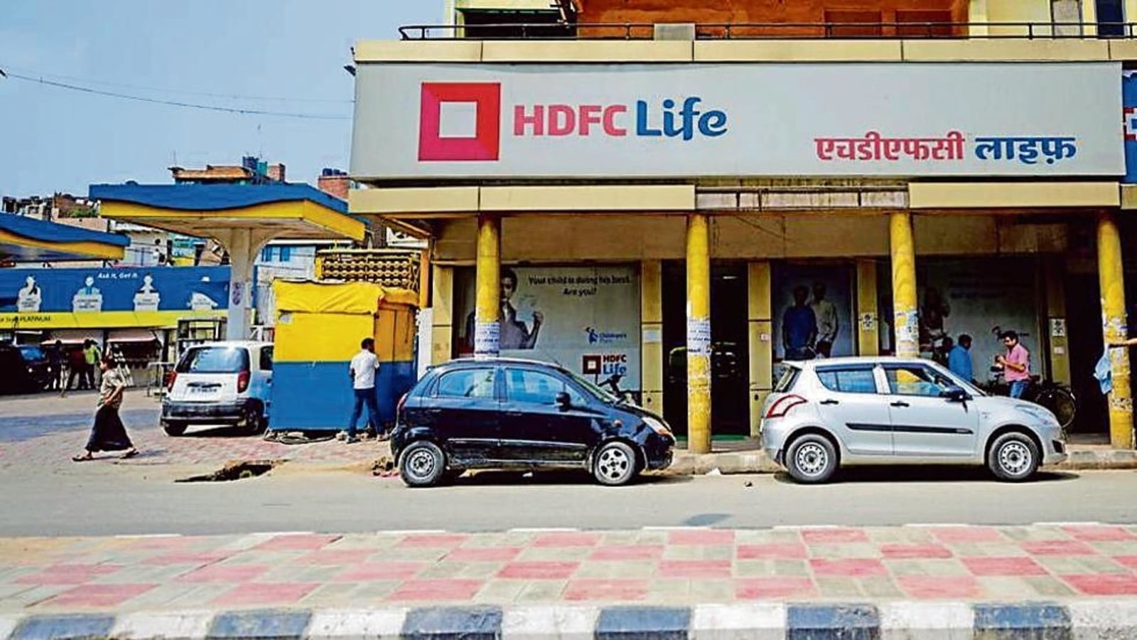 Hdfc Life Buys Exide Life Insurance For ₹6687 Crore Hindustan Times 6822