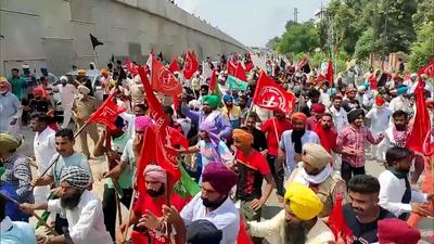 Farmers shout slogans following a clash with police in Moga on Thursday. (ANI) Farmers shout slogans following a clash with police in Moga on Thursday. (ANI)