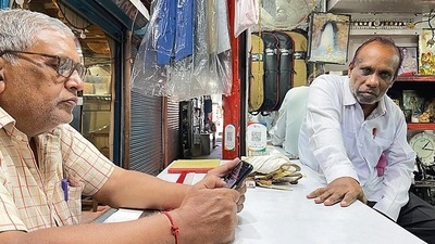Cool and shaded, Girdhar Kaushik Market is a long passageway connecting two market streets in Old Gurugram. Cool and shaded, Girdhar Kaushik Market is a long passageway connecting two market streets in Old Gurugram.