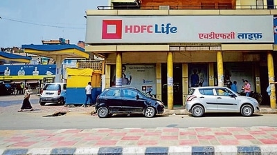 Of the total deal value, HDFC Life will pay ₹725.98 crore in cash and the rest by issuing 87 million shares at ₹685 apiece to Exide Industries. Of the total deal value, HDFC Life will pay ₹725.98 crore in cash and the rest by issuing 87 million shares at ₹685 apiece to Exide Industries.