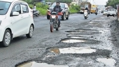 Uttar Pradesh to conduct special drive to make roads 'pothole-free' (Ravindra Joshi/HT file photo. Representative image)