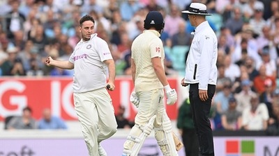 Jarvo ran in to bowl to Jonny Bairstow.&nbsp; (Getty)