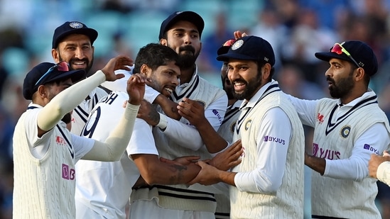 UK, Sept 03 (ANI): India's Umesh Yadav celebrates with his teammates after taking the wicket of England's Craig Overton during of 2nd day of the Fourth Test match between England and India at The Kia Oval in London on Friday.(ANI)