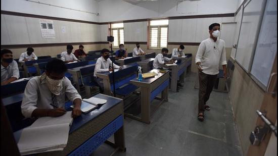Students attend a class on the second day of reopening of schools at Sarvodaya Bal Vidyalaya, Rouse Avenue, in New Delhi, India, on September 2. (Raj K Raj/HT) Students attend a class on the second day of reopening of schools at Sarvodaya Bal Vidyalaya, Rouse Avenue, in New Delhi, India, on September 2. (Raj K Raj/HT)