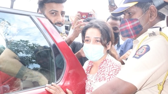 Shehnaaz Gill leaves for Sidharth Shukla's funeral.(Varinder Chawla)