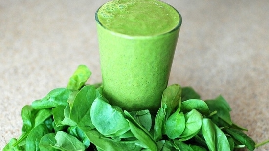 Iron: It can help red blood cells deliver oxygen to the baby. Its sources are dried beans, raisins, apricots, spinach, lentils, peas, and iron-fortified cereals.(Pixabay)