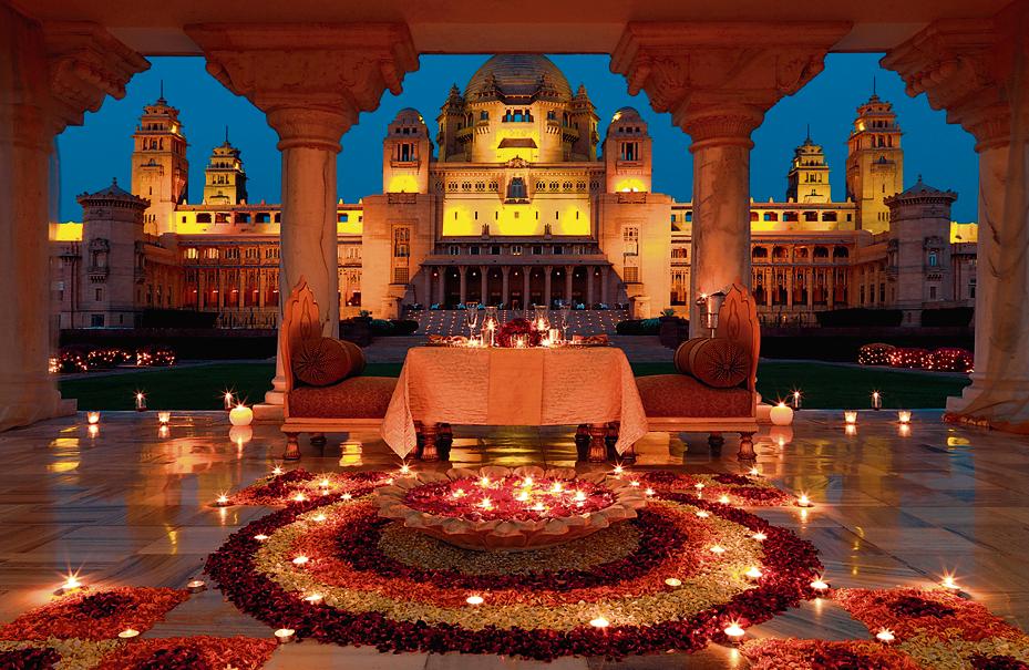 With grand palaces and picturesque locations, Udaipur has its unique romantic ambiance With grand palaces and picturesque locations, Udaipur has its unique romantic ambiance