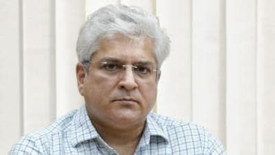 Kailash Gahlot filed a suit against Delhi BJP MLA Vijender Gupta for allegedly making defamatory remarks against him over the procurement of 1,000 low-floor buses by the Delhi Transport Corporation (Ht photo)