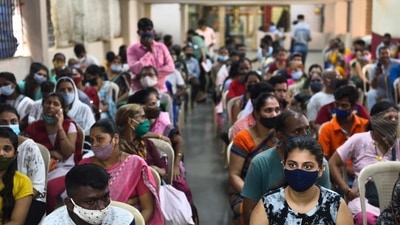 Citizens wait to get inoculated against Covid at a vaccination centre at Dadar in Mumbai. (Satish Bate/HT Photo)