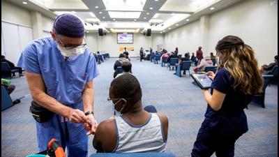 A healthcare worker from Humber River hospital’s mobile vaccination team administers the Moderna Covid-19 vaccine at The Church of Pentecost Canada in Toronto, Ontario. (REUTERS) A healthcare worker from Humber River hospital’s mobile vaccination team administers the Moderna Covid-19 vaccine at The Church of Pentecost Canada in Toronto, Ontario. (REUTERS)