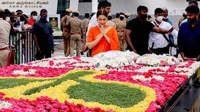 Kangana chose a desi avatar for the occasion and was seen in an orange sari. (PTI) Kangana chose a desi avatar for the occasion and was seen in an orange sari. (PTI)