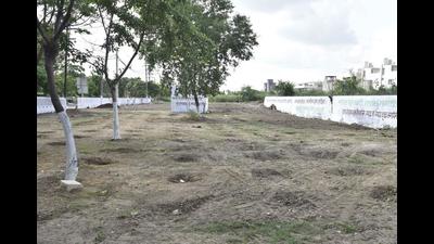 Having a reserve price of  ₹91.86 crore, the land was sold to Ritesh Properties and Industries limited for  ₹98.38 crore, including 6% cess. (HT Photo)