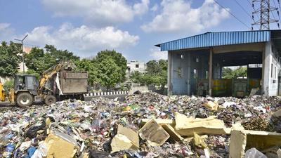 Garbage strewn outside the static compactor site in Ludhiana. (Gurpreet Singh/Hindustan Times)