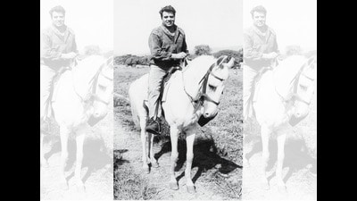 Dharmendra riding a horse on the sets of Mera Gaon Mera Desh (Dinesh Raheja) Dharmendra riding a horse on the sets of Mera Gaon Mera Desh (Dinesh Raheja)