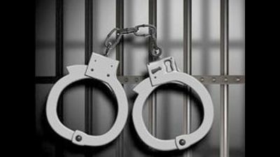 Arrest-handcuffs.