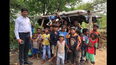 Businessman-turned-educator Hariom Jindal with his students at a slum on Hambran Road in Ludhiana on Saturday. (HT Photo) Businessman-turned-educator Hariom Jindal with his students at a slum on Hambran Road in Ludhiana on Saturday. (HT Photo)