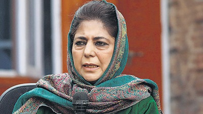 Peoples Democratic Party’s (PDP) president and former chief minister Mehbooba Mufti’s reaction came after a Kashmiri netizen, whose uncle had passed away on Thursday night, expressed how miserable and helpless one can feel in Kashmir with no phone connection and no idea where their rest of the family members were. (Waseem Andrabi/ HT Archive) Peoples Democratic Party’s (PDP) president and former chief minister Mehbooba Mufti’s reaction came after a Kashmiri netizen, whose uncle had passed away on Thursday night, expressed how miserable and helpless one can feel in Kashmir with no phone connection and no idea where their rest of the family members were. (Waseem Andrabi/ HT Archive)
