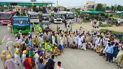 Farmers getting ready to depart from the Kalajhar toll plaza in Punjab’s Sangrur to Muzaffarnagar in Uttar Pradesh on Saturday. (HT Photo)