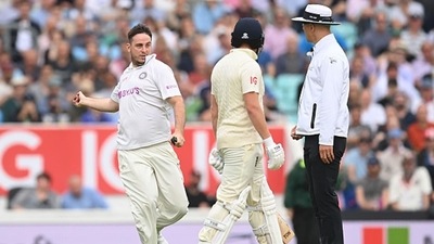 Jarvo ran in to bowl to Jonny Bairstow. (Getty) Jarvo ran in to bowl to Jonny Bairstow. (Getty)