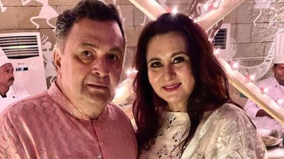 Late actor Rishi Kapoor with Poonam Dhillon.