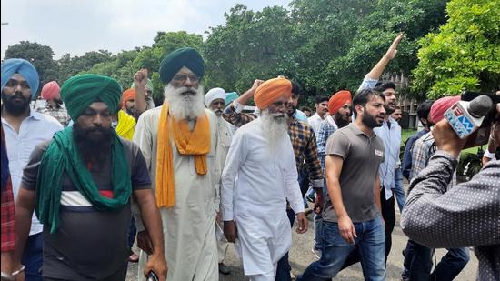 Farmer leaders Gurnam Singh Chaduni and Surjit Singh Phul at the Panjab University campus in Chandigarh on Saturday. (HT Photo) Farmer leaders Gurnam Singh Chaduni and Surjit Singh Phul at the Panjab University campus in Chandigarh on Saturday. (HT Photo)