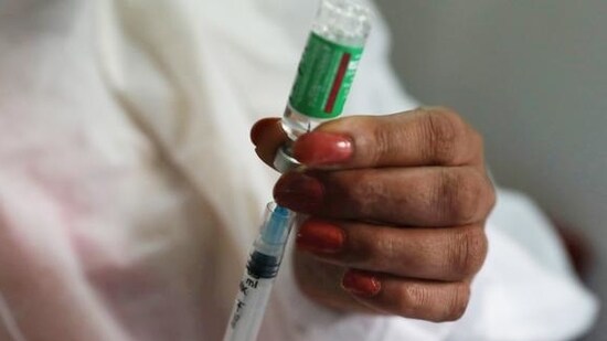 India’s Covid-19 vaccine coverage has climbed to 677,211,205 so far of which 519,866,213 have received the first dose and the remaining 157,344,992 are fully vaccinated.(Waseem Andrabi/HT file photo)