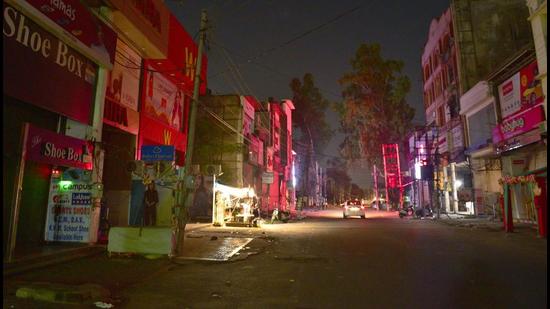Non-functional streetlights in Model Town area in Ludhiana on August 26. (HT File Photo)