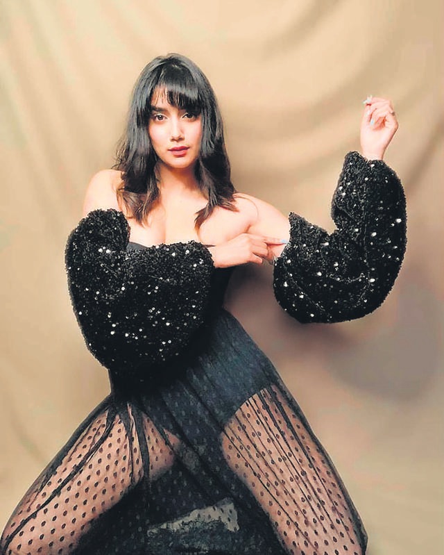 Sequin sleeves for the party perfect look. (Photo: heartupmysleeves/Instagram) Sequin sleeves for the party perfect look. (Photo: heartupmysleeves/Instagram)