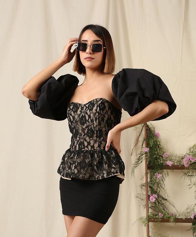 Plain black sleeves to add a dash of glam to your look. (Photo: heartupmysleeves/Instagram) Plain black sleeves to add a dash of glam to your look. (Photo: heartupmysleeves/Instagram)