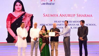 New Delhi, India - September 5, 2021: Saumya Anurup Sharma, Head Mistress of Arwachin Bharti Bhawan School, Vivek Vihar receives the State Teacher Award by Dy CM of Delhi Manish Sisodia on Teacher's Day at Thyagaraj Stadium in New Delhi, India, on Sunday, September 5, 2021. ( HT PHOTO ) (Arvind Yadav/HT PHOTO) New Delhi, India - September 5, 2021: Saumya Anurup Sharma, Head Mistress of Arwachin Bharti Bhawan School, Vivek Vihar receives the State Teacher Award by Dy CM of Delhi Manish Sisodia on Teacher's Day at Thyagaraj Stadium in New Delhi, India, on Sunday, September 5, 2021. ( HT PHOTO ) (Arvind Yadav/HT PHOTO)