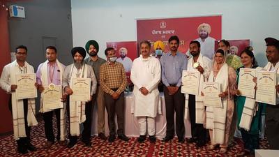 Punjab school education minister after conferring awards to 23 teachers at a state-level function in Patiala on Sunday. (HT Photo) Punjab school education minister after conferring awards to 23 teachers at a state-level function in Patiala on Sunday. (HT Photo)