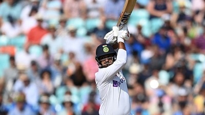 Shardul Thakur lofts one over the bowler's head. (Getty) Shardul Thakur lofts one over the bowler's head. (Getty)