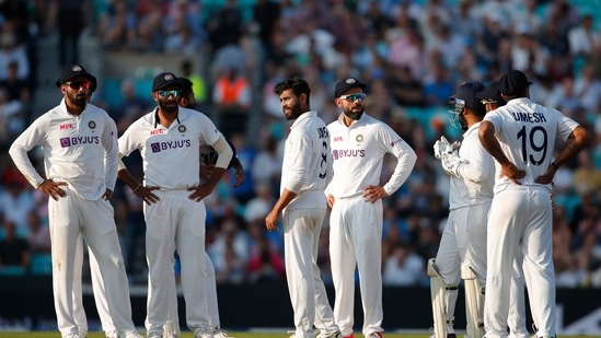 Cricket - Fourth Test - England v India - The Oval, London, Britain - September 5, 2021 India's Ravindra Jadeja waits for a review for the wicket of England's Haseeb Hameed with teammates Action Images via Reuters/Andrew Couldridge(Action Images via Reuters)
