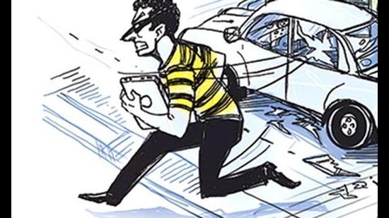Trio on bike snatches Ludhiana man’s <span class='webrupee'>₹</span>60,000, mobile phone Trio on bike snatches Ludhiana man’s <span class='webrupee'>₹</span>60,000, mobile phone