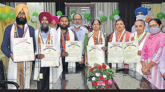 The awardees with DEO Lakhvir Singh Samra (centre) in Ludhiana on Sunday. (Harsimar Pal Singh/HT)