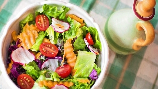 Health benefits of salads are innumerable but the challenge is also to make them interesting and tasty. So how do we do that? Divya Singh Vishwanath, lifestyle blogger & stylist tells us.(Pixabay)