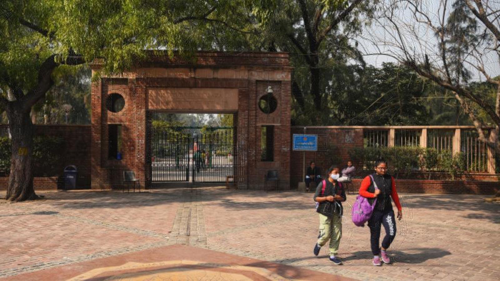 Finalyear undergrad, postgrad students of DU allowed on campus from