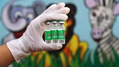 The gap between two doses of Covishield was increased from 4-6 weeks in January to 12-16 weeks in May. (Bloomberg) The gap between two doses of Covishield was increased from 4-6 weeks in January to 12-16 weeks in May. (Bloomberg)