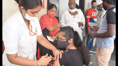 During the mega vaccination drive, 195 vaccination centres with 461 booths were set up in Lucknow on Monday. (Deepak Gupta/HT Photo)